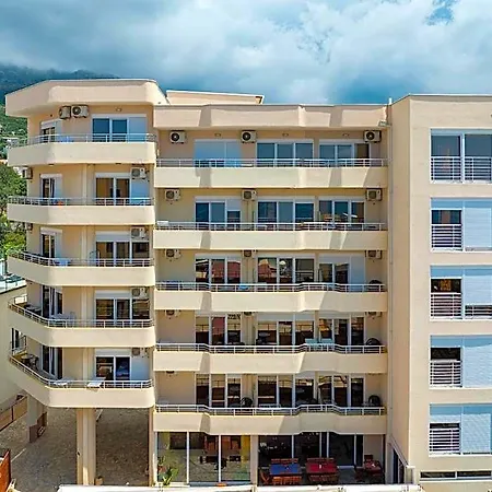 Hotel Saraj 4*