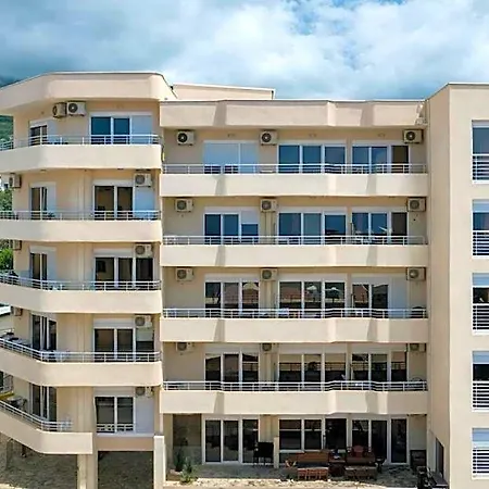 Hotel Saraj 4*